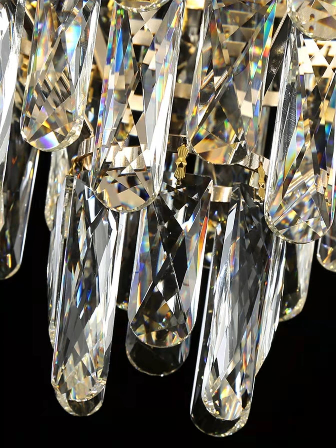 https://cdn.shopify.com/s/files/1/0736/8795/7790/files/foyer-staircase-chandelier-luxury-k9-crystal-ceiling-light-for-living-room-hallway-merlin-lamps-11.jpg?v=1765361013