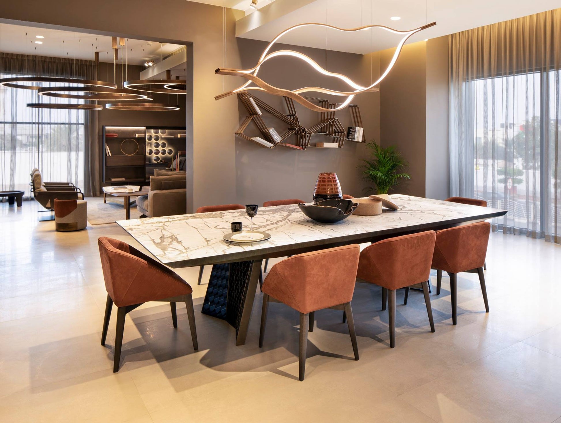 https://cdn.shopify.com/s/files/1/0736/8795/7790/files/modern-simple-brass-waving-chandelier-for-livingdining-roomkitchen-island-merlin-lamps-15.jpg?v=1765407452